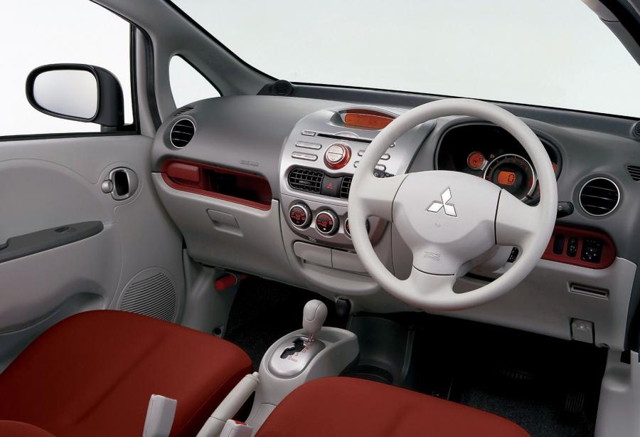  Mitsubishi i 2006 года  (фото 7 из 27)